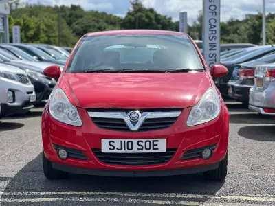 Begagnad Vauxhall Corsa 73 HK (53 kW) 2010 Röd Halvkombi