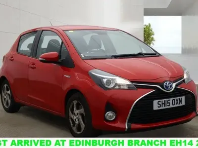 Gebraucht Toyota Yaris Hybrid 101 PS (74 kW) 2015 Rot Kleinwagen