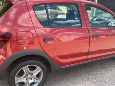 Used Dacia Sandero Lauréate 90 HP (66 kW) 2018 Red Hatchback