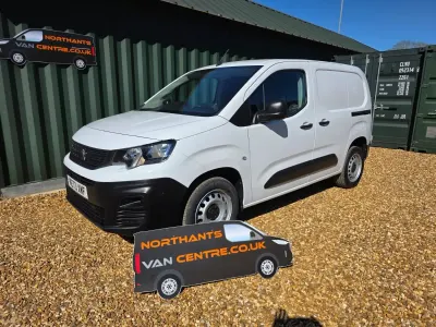 Second-hand Peugeot Partner Premium 131 CP (96 kW) 2024 Alb Monovolum