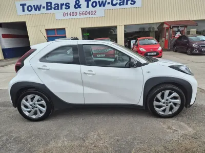 Begagnad Toyota Aygo X PURE 72 HK (52 kW) 2024 Vit SUV
