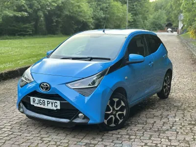 Used Toyota Aygo X-plore 72 HP (52 kW) 2019 Blue Hatchback