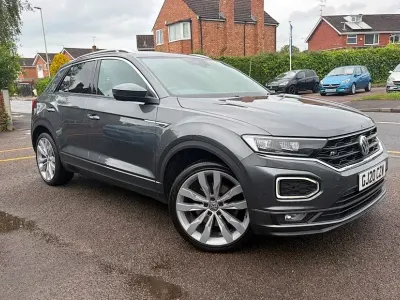 Usado VW T-Roc R-line 150 HP (110 kW) 2020 Cinzento SUV