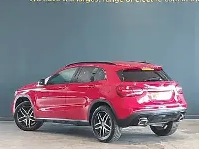 Used Mercedes GLA180 Urban 122 HP (89 kW) 2019 Red SUV