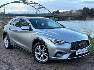Used Infiniti Q30 Premium 109 HP (80 kW) 2017 Silver Hatchback