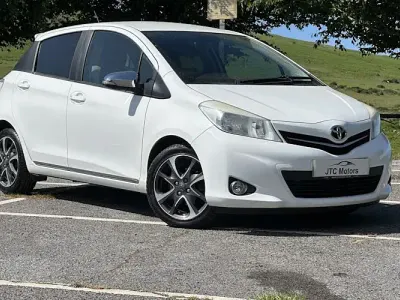 Used Toyota Yaris Trend 101 HP (74 kW) 2013 White Hatchback
