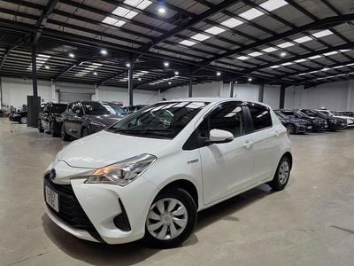 Used Toyota Yaris Hybrid Active 100 HP (73 kW) 2023 White Hatchback