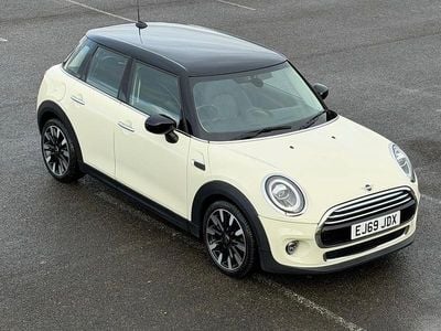 Begagnad Mini Cooper Exclusive 2019 Vit Halvkombi