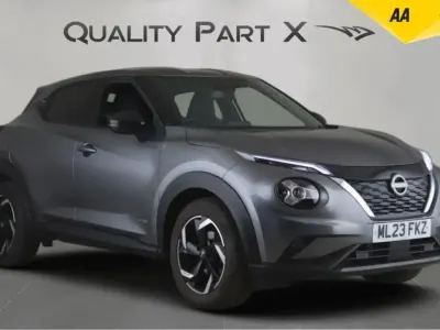 Begagnad Nissan Juke N-Connecta 143 HK (105 kW) 2023 Grå SUV