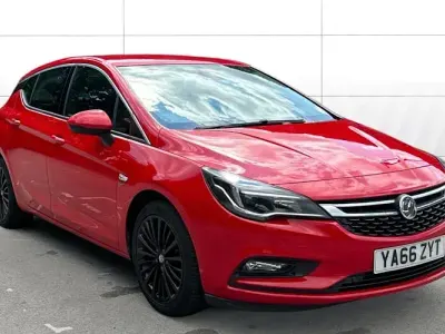 Used Vauxhall Astra Elite 150 HP (110 kW) 2016 Red Hatchback