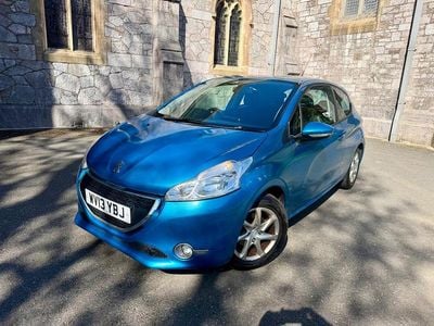 Usado Peugeot 208 Active 82 HP (60 kW) 2013 Azul Citadino