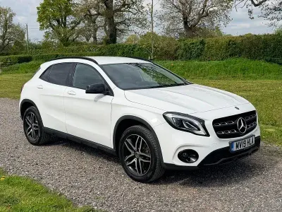 Usado Mercedes GLA180 Urban 122 HP (89 kW) 2019 Branco SUV