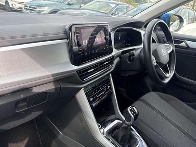 Usado VW T-Roc Life 150 HP (110 kW) 2024 Azul SUV