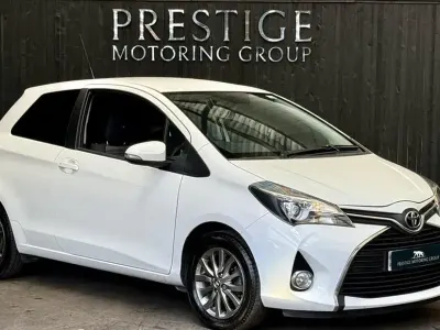 Used Toyota Yaris 99 HP (72 kW) 2017 White Hatchback