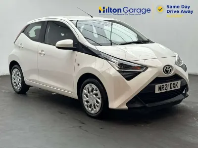 Used Toyota Aygo X-play 72 HP (52 kW) 2021 White Hatchback