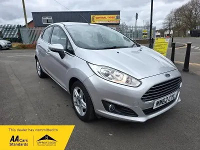Begagnad Ford Fiesta Zetec 2013 Silver Halvkombi