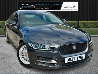 Begagnad Jaguar XE R-Sport 180 HK (132 kW) 2017 Grå Sedan