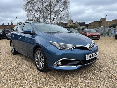 Used Toyota Auris 112 HP (82 kW) 2015 Blue Estate