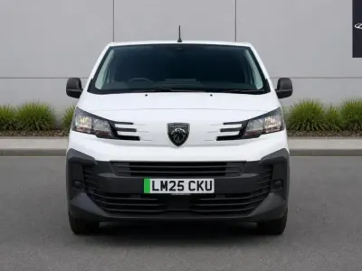 Used Peugeot e-Expert 98 kW (134 HP) 2025 White Van