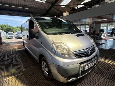 Second-hand Vauxhall Vivaro Sportive 115 CP (84 kW) 2010 Argintiu Monovolum