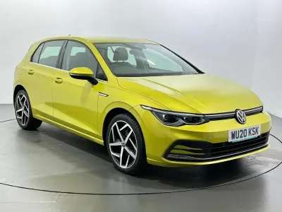 Używany VW Golf VIII Style 2020 Żółty Hatchback