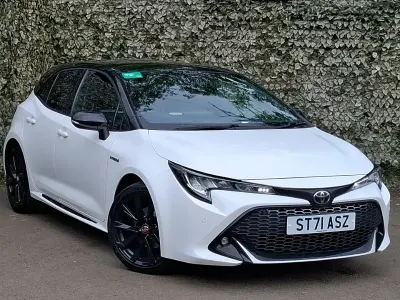 Used Toyota Corolla Sport 122 HP (89 kW) 2021 White Hatchback