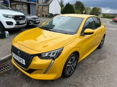 Käytetty Peugeot 208 Allure Premium 100 HP (73 kW) 2021 Keltainen Viistoperä