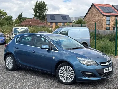 Used Vauxhall Astra Excite 115 HP (84 kW) 2014 Blue Hatchback