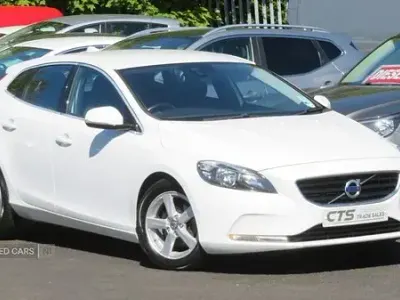 Käytetty Volvo V40 SE 115 HP (84 kW) 2014 Valkoinen Viistoperä