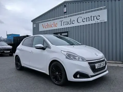 Used Peugeot 208 Allure Premium 82 HP (60 kW) 2018 White Hatchback
