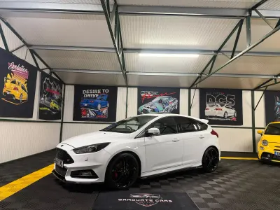 Used Ford Focus ST 250 HP (183 kW) 2017 White Hatchback