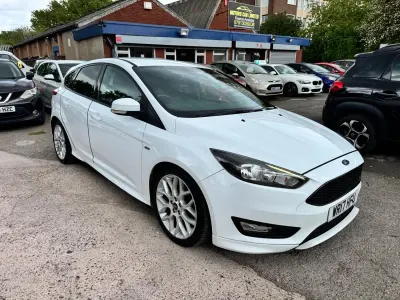 Usado Ford Focus ST-Line 120 HP (88 kW) 2017 Branco Citadino