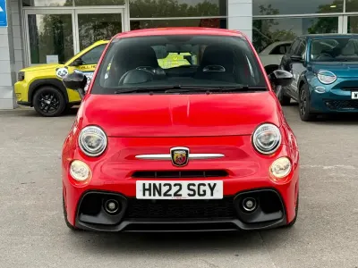 Begagnad Abarth 595 Pista 165 HK (121 kW) 2022 Röd Halvkombi
