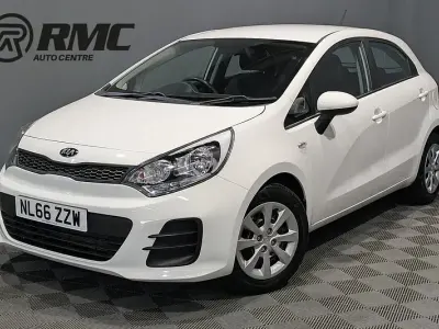 Begagnad Kia Rio Air 84 HK (61 kW) 2016 Vit Halvkombi