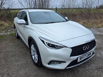 Used Infiniti Q30 Business Executive 109 HP (80 kW) 2017 White Hatchback
