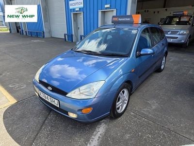Used Ford Focus Zetec 115 HP (84 kW) 2000 Blue Hatchback