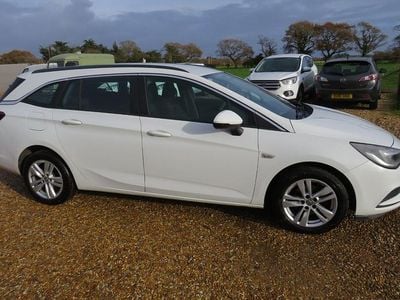 Used Vauxhall Astra 2018 White Estate