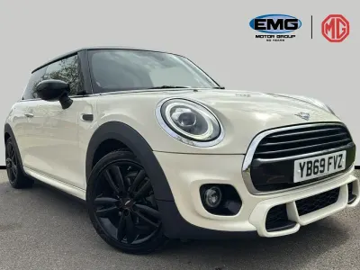 Usado Mini Cooper Hatch 136 CV (100 kW) 2019 Blanco Utilitario