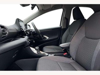 Used Toyota Yaris Hybrid Design 116 HP (85 kW) 2023 White Hatchback