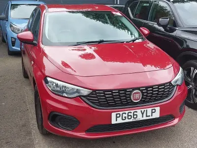 Used Fiat Tipo Easy 95 HP (69 kW) 2017 Red Hatchback