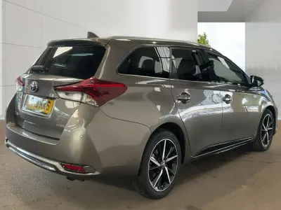 Used Toyota Auris Hybrid Design 2019 Bronze Estate