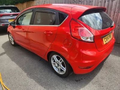 Used Ford Fiesta Zetec 82 HP (60 kW) 2014 Red Hatchback