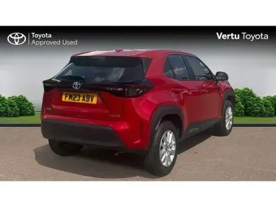 Used Toyota Yaris Cross 113 HP (83 kW) 2023 Red SUV