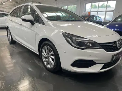 Used Vauxhall Astra S 2021 White Estate