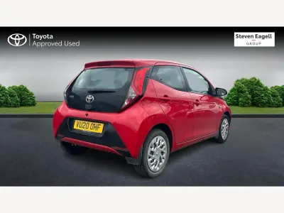 Used Toyota Aygo X-play 72 HP (52 kW) 2020 Red Hatchback