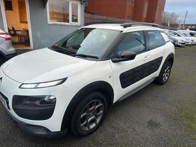 Used Citroën C4 Cactus Feel 100 HP (73 kW) 2015 White Hatchback