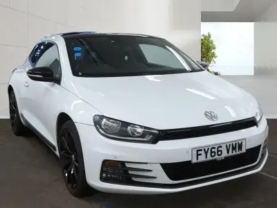 Usado VW Scirocco Black Edition 125 CV (91 kW) 2016 Blanco Coupe