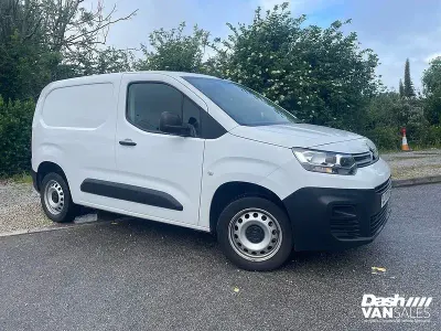 Used Citroën Berlingo 100 HP (73 kW) 2023 Icy white MPV