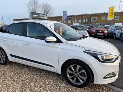 Used Hyundai i20 Premium 100 HP (73 kW) 2016 White Hatchback