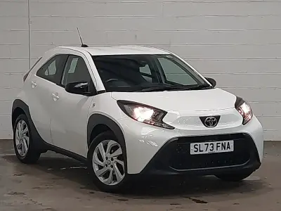 Used Toyota Aygo X PURE 72 HP (52 kW) 2023 White SUV